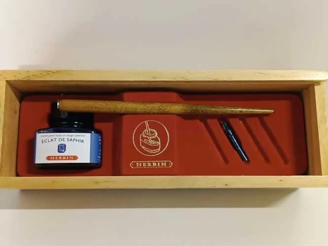 Ecost prekė po grąžinimo Herbin 27016T - A wooden box '' Sapphire eclat '' Compret a wooden puck, 5 (Atnaujinta)