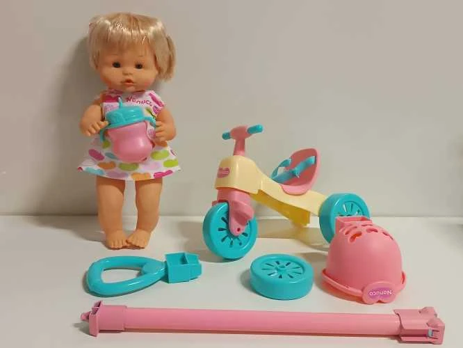 Ecost prekė po grąžinimo Nenuco and Her triratukas Baby Doll lėlė su miela suknele, rožinis triratukas (Atnaujinta)