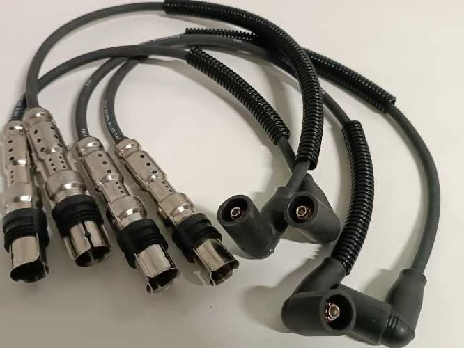 Ecost prekė po grąžinimo NGK 44316 Ignition Cable Set , juodas (Atnaujinta)