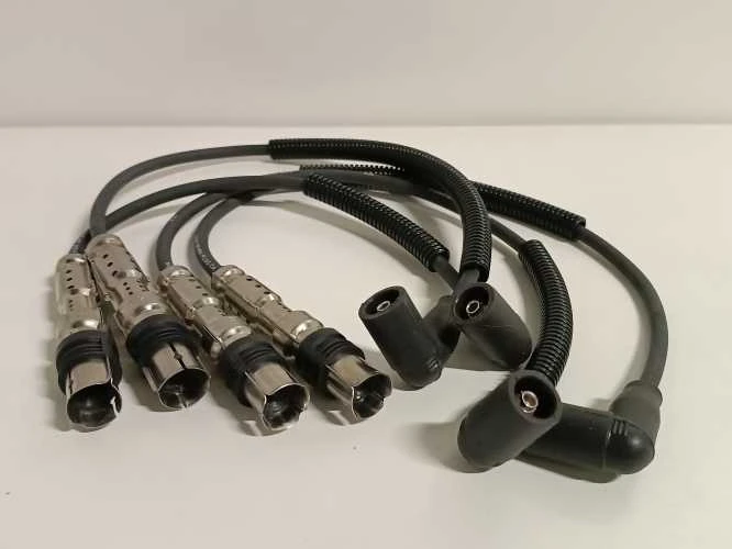 Ecost prekė po grąžinimo NGK 44316 Ignition Cable Set , juodas (Atnaujinta)