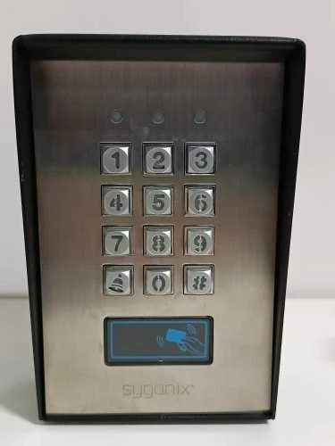 Ecost prekė po grąžinimo Sygonix 1582020 SurfaceMounted Code Lock IP66 su apšviesta klaviatūra su at (Atnaujinta)