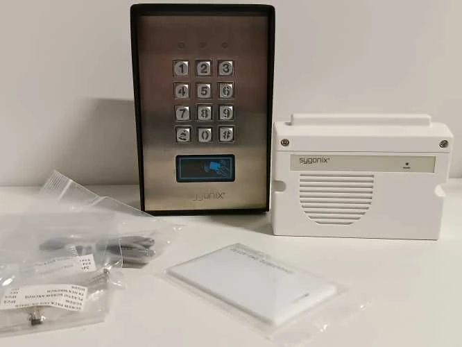 Ecost prekė po grąžinimo Sygonix 1582020 SurfaceMounted Code Lock IP66 su apšviesta klaviatūra su at (Atnaujinta)