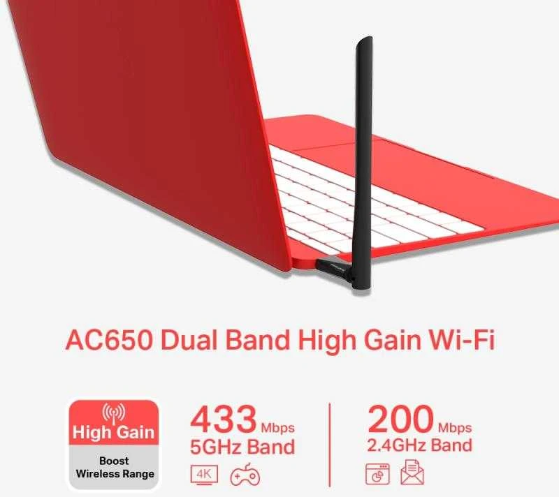 Mercusys MU6H Wi-Fi adapteris su antena prie kompiuterio