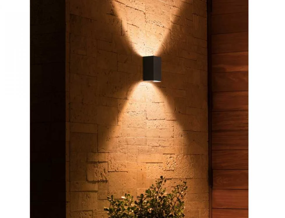 Philips Hue Sieninis lauko šviestuvas Resonate (Baltas ir spalvotas)