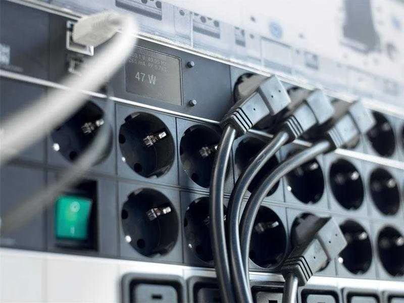 Bachmann 333.402 elektros tinklo ilgintuvas 2 m 6 AC išvestis(ys / čių) Vidaus Pilka