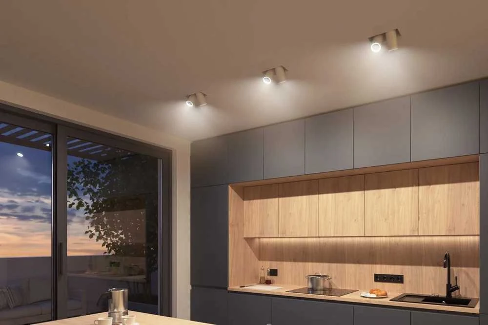 Philips Hue WCA 12V MR16 | GU5.3 | 6,3 W | Baltas ir spalvota šviesa