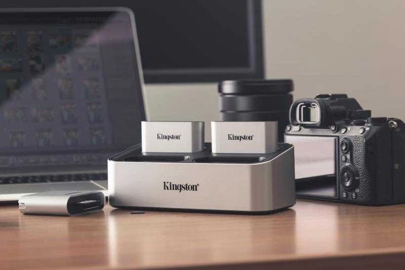 Kingston Workflow stotelė su dviem skaitytuvais