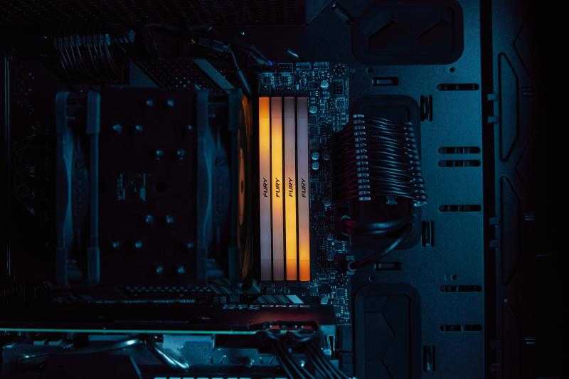 RAM KINGSTON 32GB 3600MT/s DDR4 CL16 DIMM rinkinys iš 2 1Gx8 FURY Renegade RGB