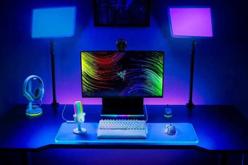 Razer Seiren V3 Chroma balta