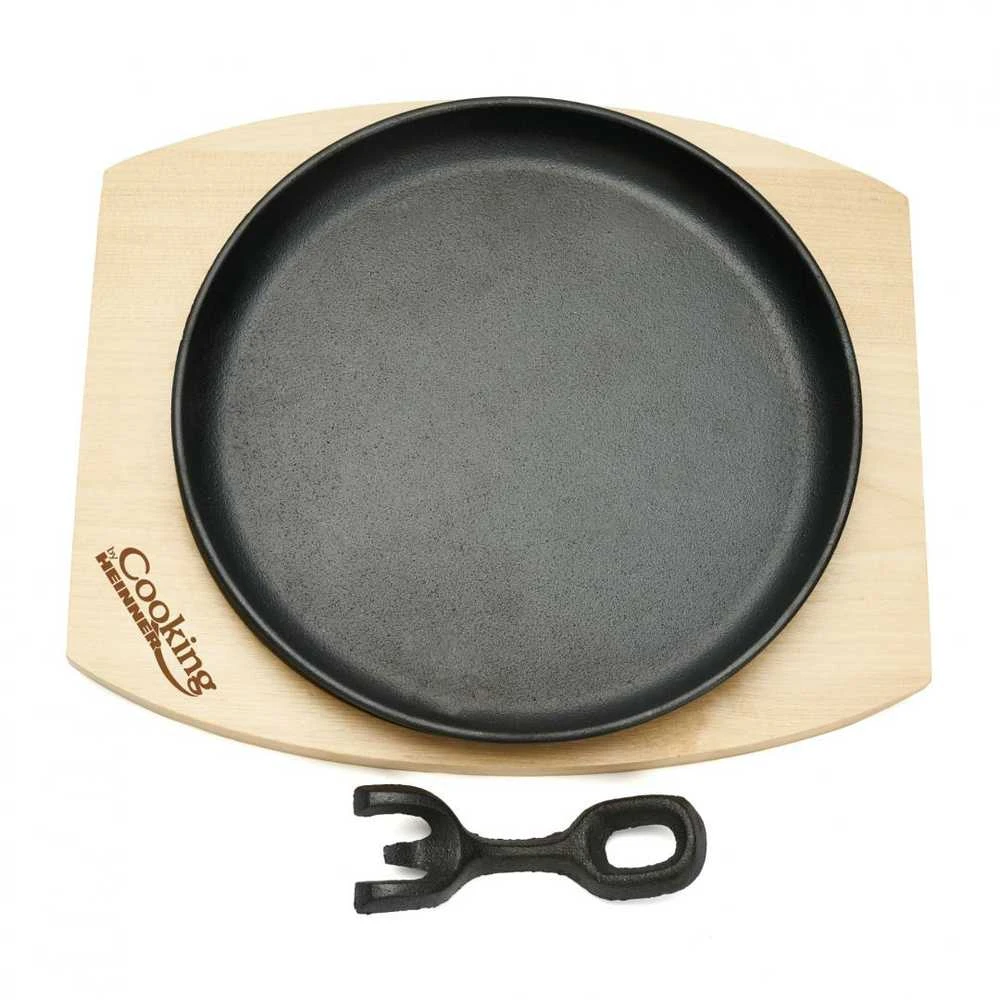 Apvali serviravimo lėkštė, 22 cm, gryno ketaus, su nuimama rankena ir mediniu pagrindu, „Cooking by Heinner“