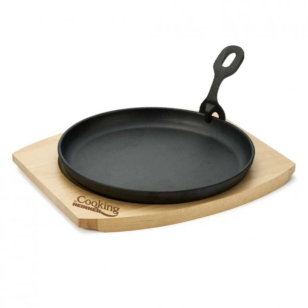 Apvali serviravimo lėkštė, 22 cm, gryno ketaus, su nuimama rankena ir mediniu pagrindu, „Cooking by Heinner“