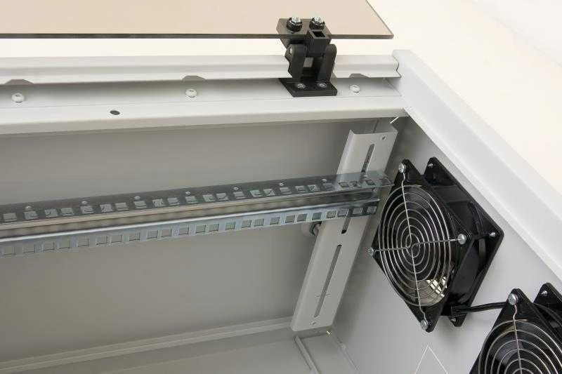TRITON 19" vientisa spintelė 12U/600mm, nuimami šoniniai dangčiai