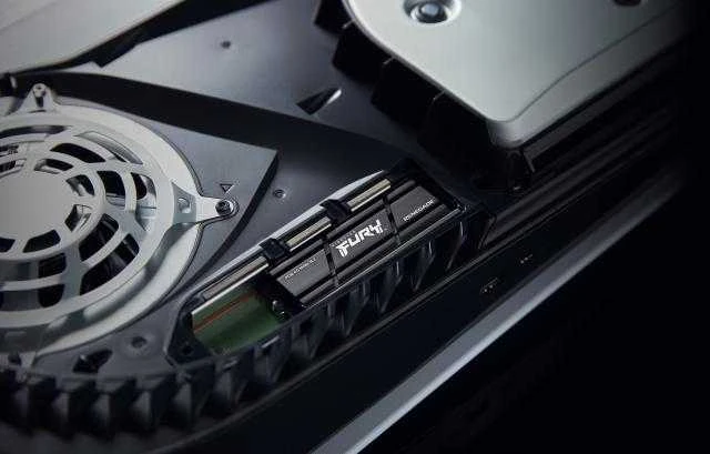 KINGSTON 2TB Renegade PCIe 4.0 NVMe SSD w/ Heatsink