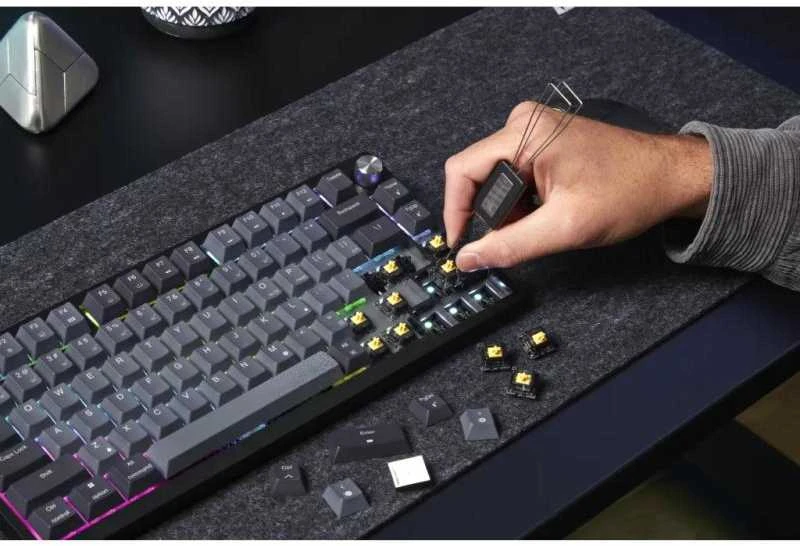 CORSAIR K65 Plus Belaidė mechaninė klaviatūra RGB LED pašvietimas Corsair MX Raudona