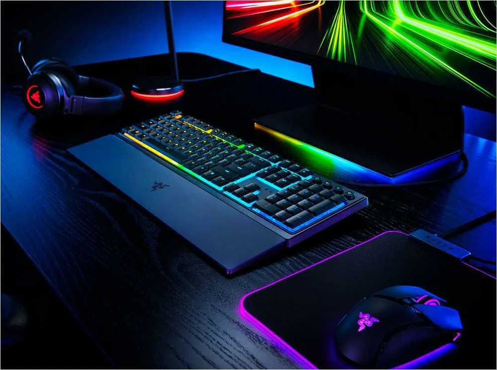 Razer | Ornata V3 | Klaviatūra žaidimams | su laidu | RGB LED pašvietimas | US | Mecha-Membrane | Juodas
