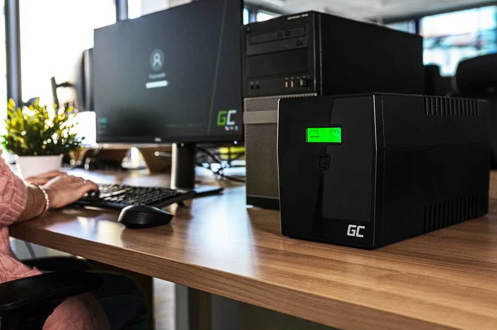 Nepertraukiamo maitinimo šaltinis Green Cell Uninterruptible Power Supply UPS 1000VA 600W with LCD Display | EU VERSION | 2x Schuko 2x IEC Sockets