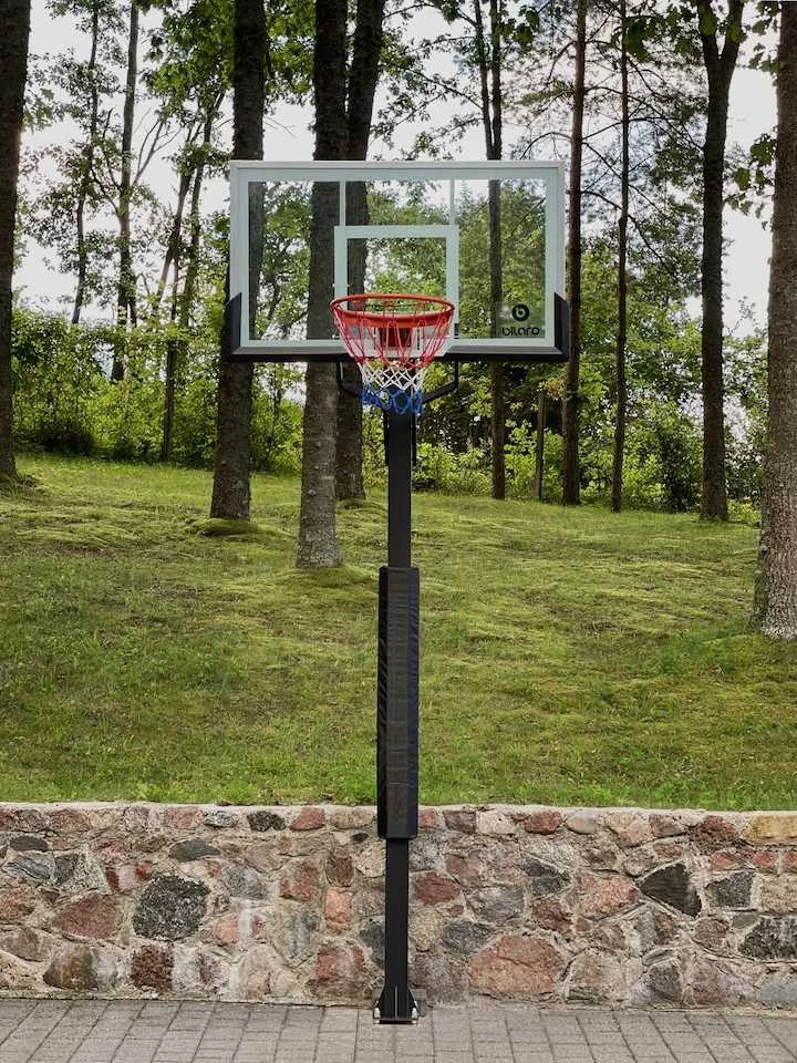 Įbetonuojamas krepšinio stovas Bilaro Fortus 136x80cm, 8mm grūdintas stiklas