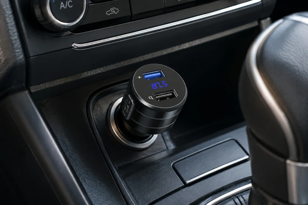 Extralink Smart Life, FM transmitter for car with charging function, 2x USB-A aprašymas - Prekės nuotrauka