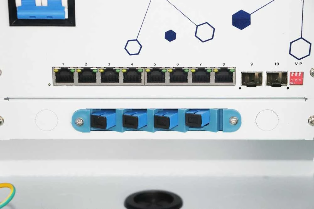 Šakotuvas Extralink atlasas | Išorinis PoE jungiklis | 8x RJ45 1000Mb/s PoE, 2x SFP, 120W, aktyvus aušinimas
