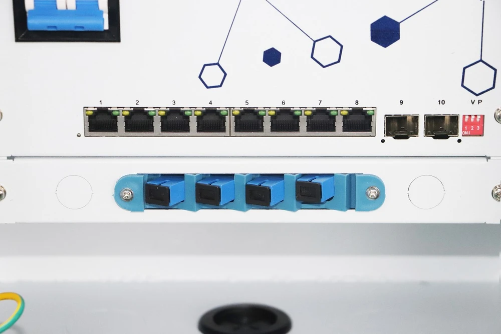 Šakotuvas Extralink atlasas | Išorinis PoE jungiklis | 8x RJ45 1000Mb/s PoE, 2x SFP, 120W, aktyvus aušinimas