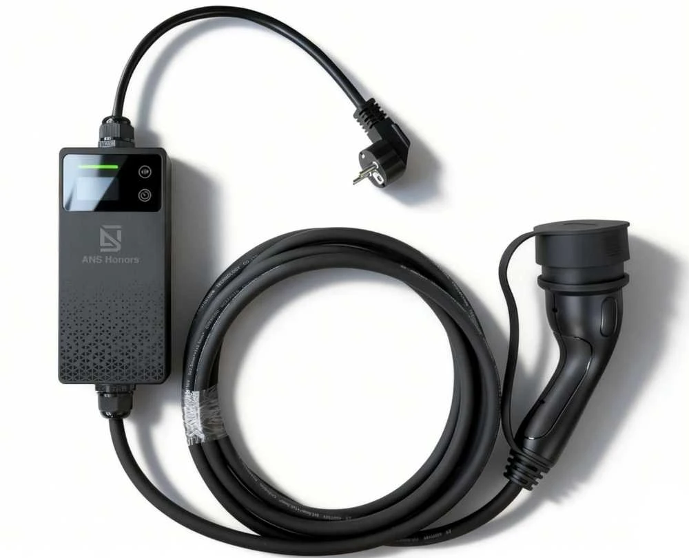 Nešiojamas elektromobilių įkroviklis Extralink BS-PCD030, 16A, 3.6kW, Schuko, 1 fazė, 5.5m, LCD ekranas, IP67