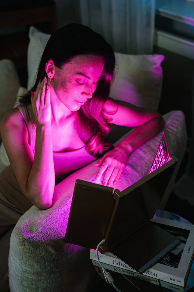 LED Šviesos Terapijos Panelė - Beautifly BeautiLight Duo Golden 496 Diodai 5 Bangos Ilgiai 465–1064 nm 12 Programų 3 Intensyvumai Sulankstoma 38 × 27 × 4 cm