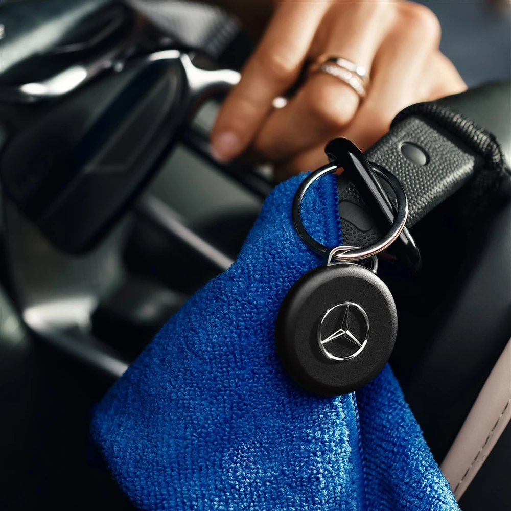 Chipolo LOOP Mercedes – Rechargeable Bluetooth Tracker with Silicone Loop for iOS & Android, Juodas