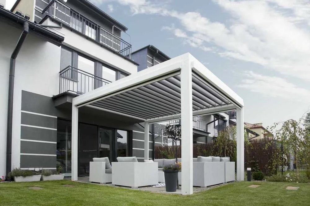 Pergola Bioclimatic: 3000x5000 mm, be LED, montuojama prie sienos