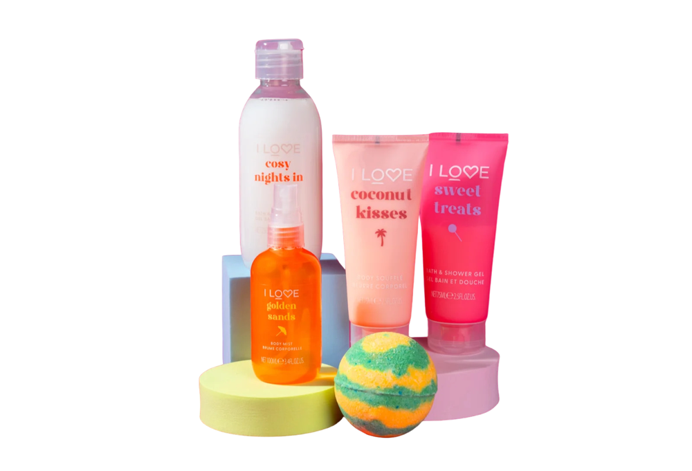All Of You Set I Love: Coconut Kisses Hydrating Losjonas kūnui, 75 ml + Pina Colada Bath Bomb, 120 g + Golden Sands Refreshing Body Purškiklis, 100 ml + Sweet Treats Hydrating Dušo želė For All Skin Types, 75 ml + Cosy Night's Hydrating Dušo želė For All Skin T