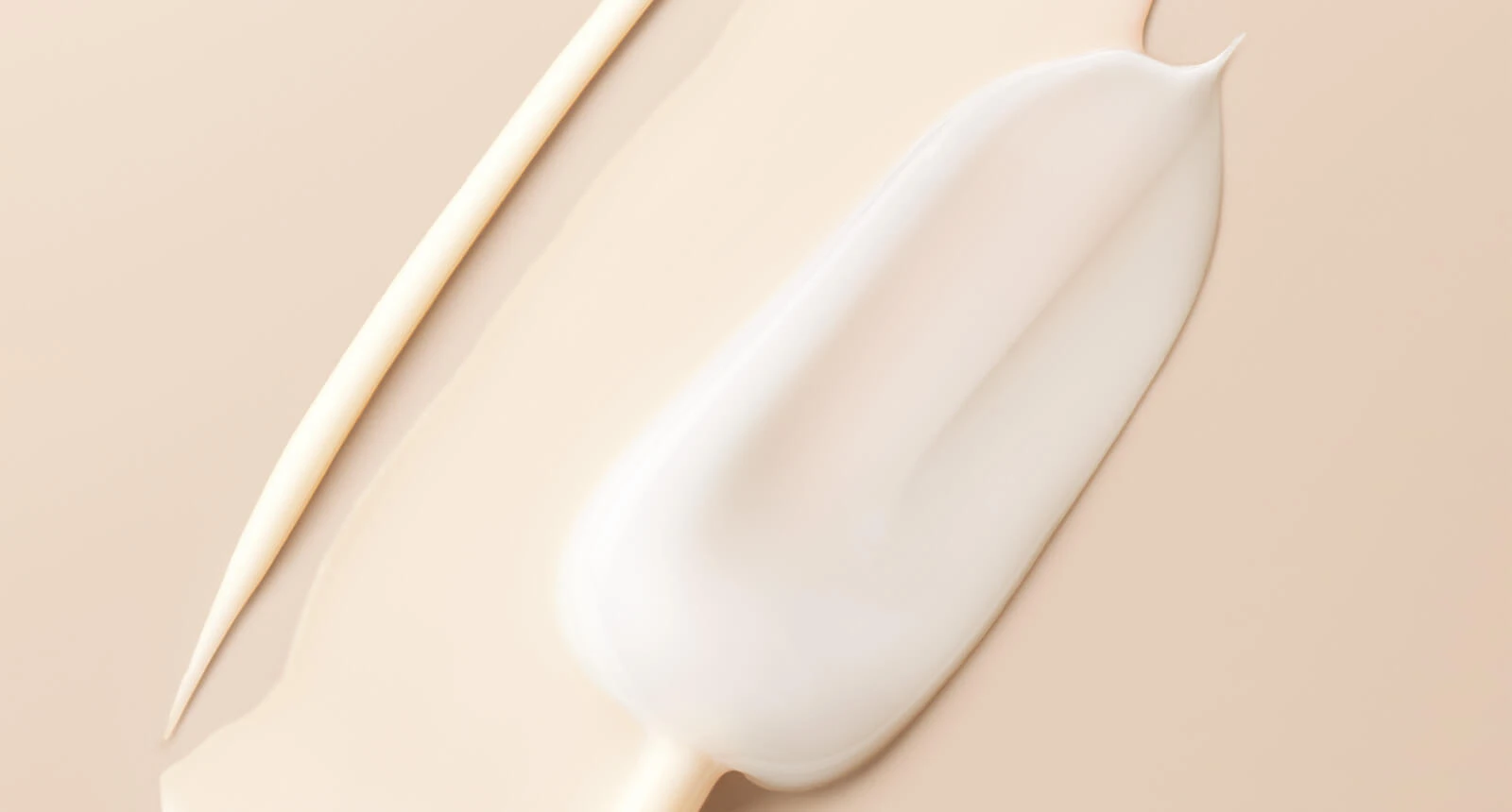 Clarins Veido priežiūros rinkinys brandžiai odai | komplekte: stangrinamasis kremas dekoltė sričiai, 15 ml + stangrinamasis dieninis kremas, 50 ml + Wonder Volume XXL blakstienų tušas, 3 ml aprašymas - Prekės nuotrauka