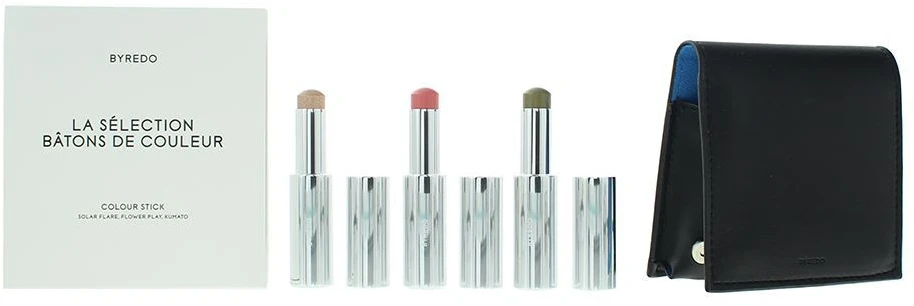 Mėlynas rinkinys Byredo: Colour Stick daugiafunkcis akių šešėlių pieštukas 509 Solar Flare 3,5 g + Colour Stick daugiafunkcis akių šešėlių pieštukas 509 Kumato Face 3,5 g + Colour Stick daugiafunkcis akių šešėlių pieštukas 509 Flower Play 3,5 g + Byredo GWP odinė kosmetinė