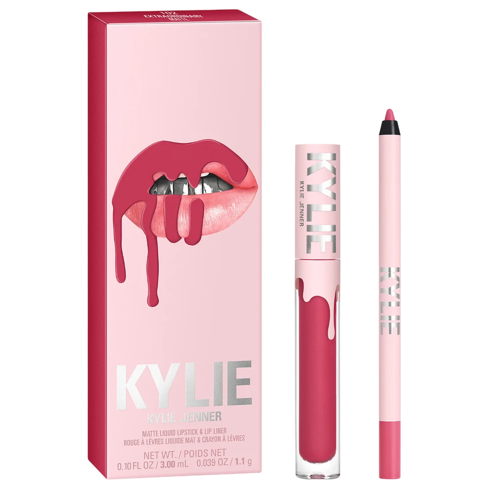 Rinkinys „Kylie Cosmetics“: skysti lūpų dažai „By Kylie 102 Extraordinary“, 3 ml + lūpų pieštukas „By Kylie Pieštukas Extraordinary“ 1,1 g