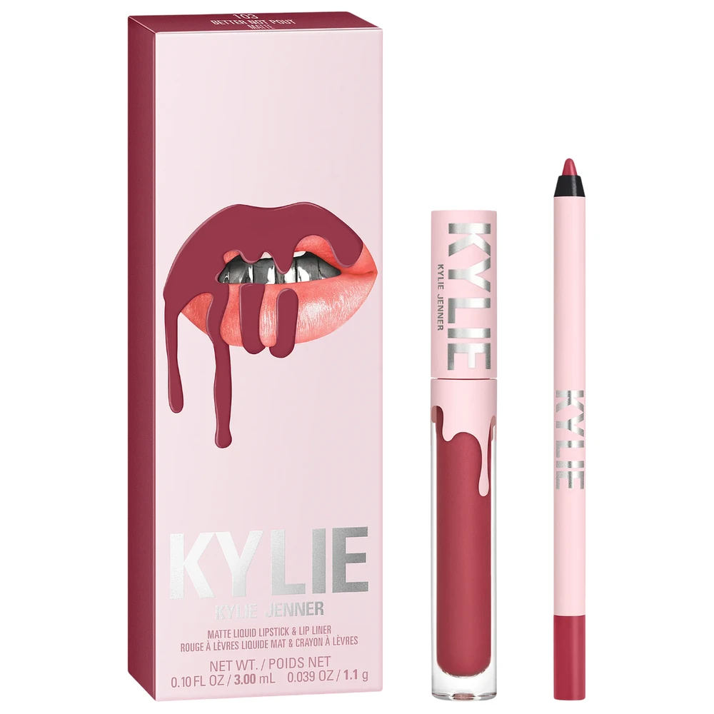 Rinkinys „Kylie Cosmetics“: skysti lūpų dažai „By Kylie 103 Better Not Pout“, 3 ml + lūpų pieštukas „By Kylie Pieštukas Better Not Pout“ 1,1 g