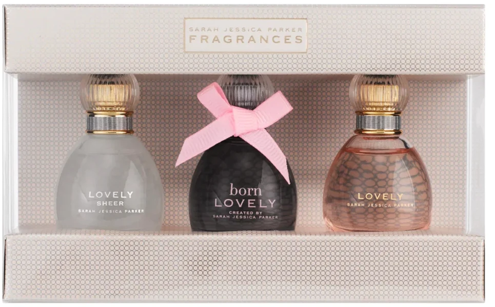 Set Sarah Jessica Parker: Lovely Sheer EDP parfumuotas vanduo moterims, 10 ml + Born Lovely EDP parfumuotas vanduo moterims, 10 ml + Lovely EDP parfumuotas vanduo moterims, 10 ml