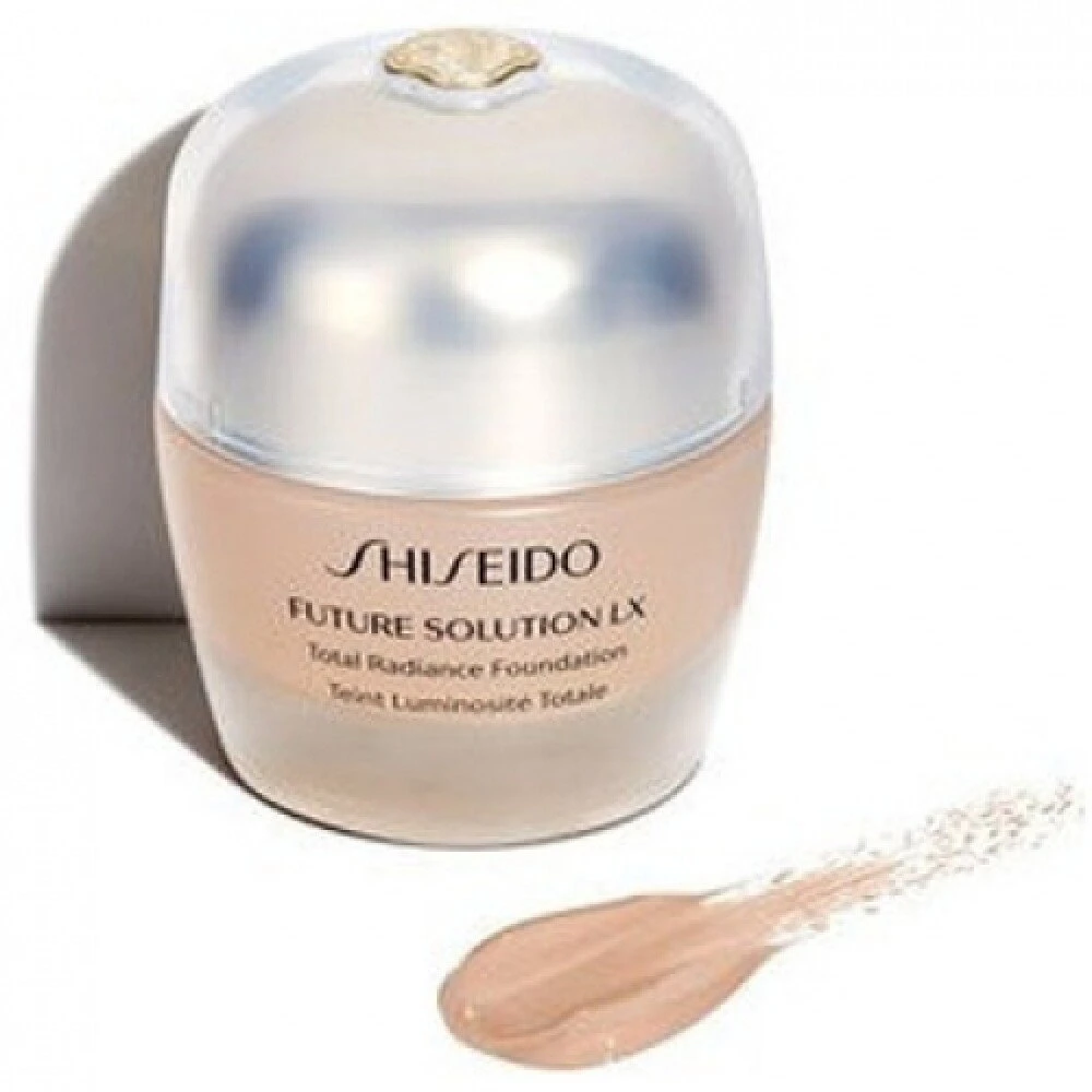 „Shiseido Future Solution Lx Total Radiance Kreminis“ makiažo pagrindas N4, 30 ml