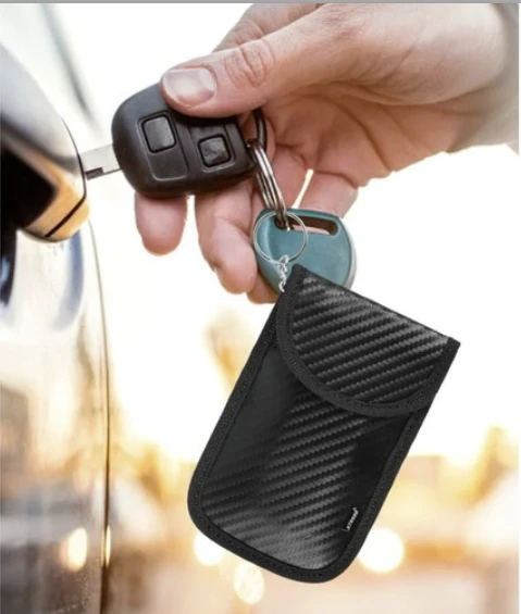 Signalą blokuojantis dėklas automobilio raktams