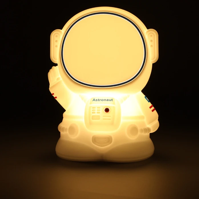 Vaikiškas naktinis šviestuvas Astronautas