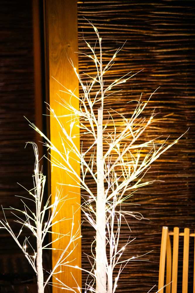 Dekoratyvinis beržo imitacijos medis Springos 180 cm su 96 LED