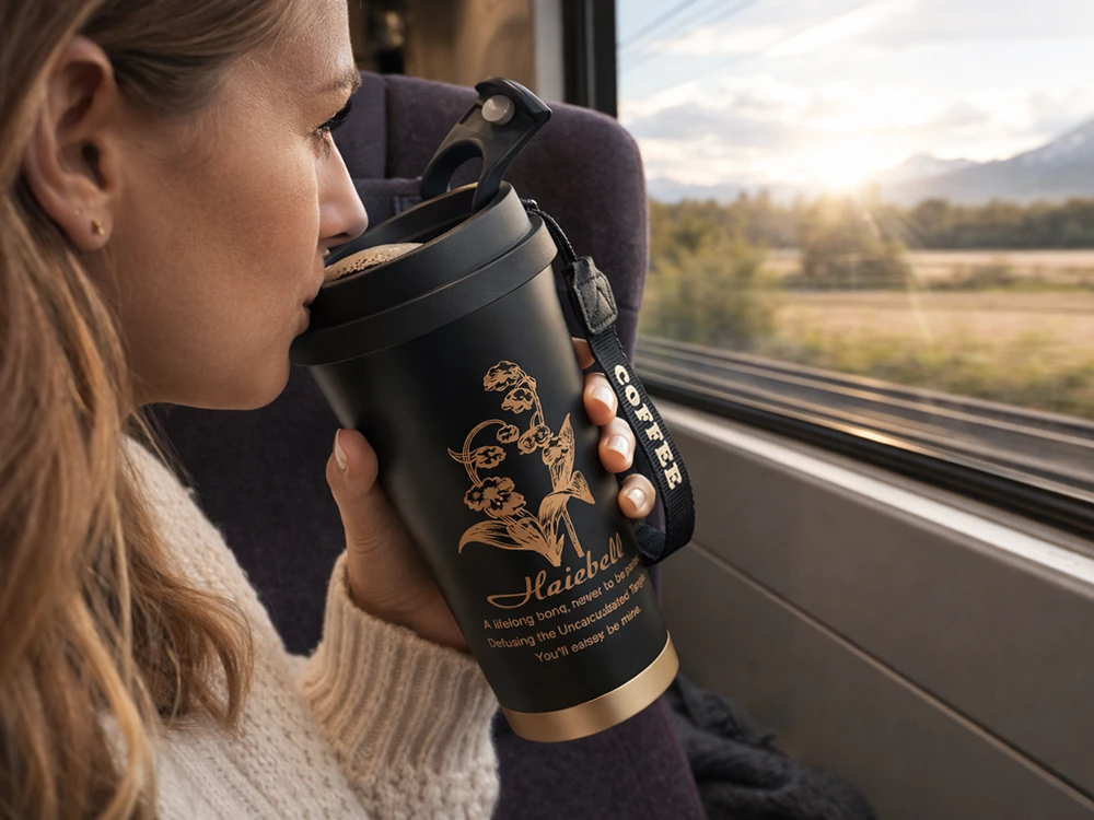 Aukštos kokybės termo puodelis su šiaudeliu, 530 ml, plienine rankena