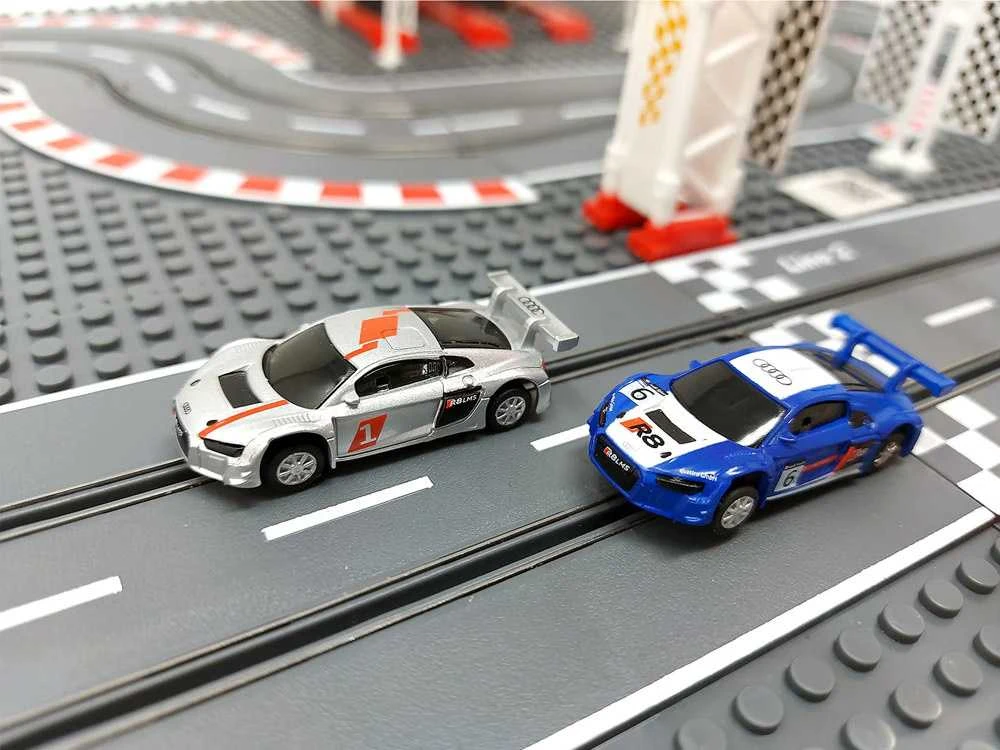 Jokomisiada Blokuoja kontroliuojami automobilių lenktynių trasos nuotolinio valdymo automobiliai