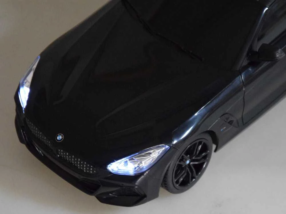 Jokomisiada BMW Z4 1:18 vairuojamas automobilis su RASTAR nuotolinio valdymo pultu RC0580