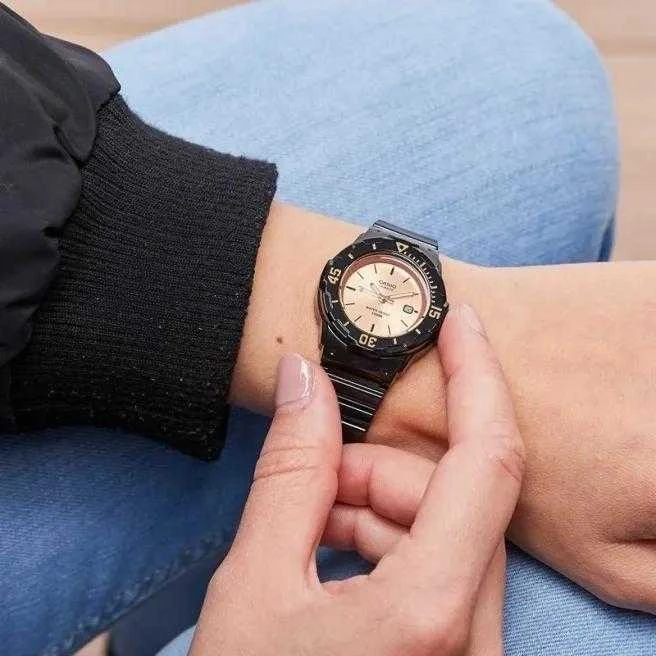 Casio Moteriškas laikrodis LRW-200H-9E2VDF + dėžutė