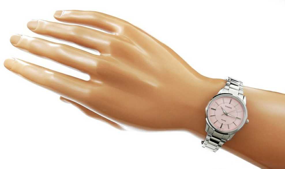 CASIO LTP-1303D-4AVDF moteriškas laikrodis (zd591c) + dėžutė
