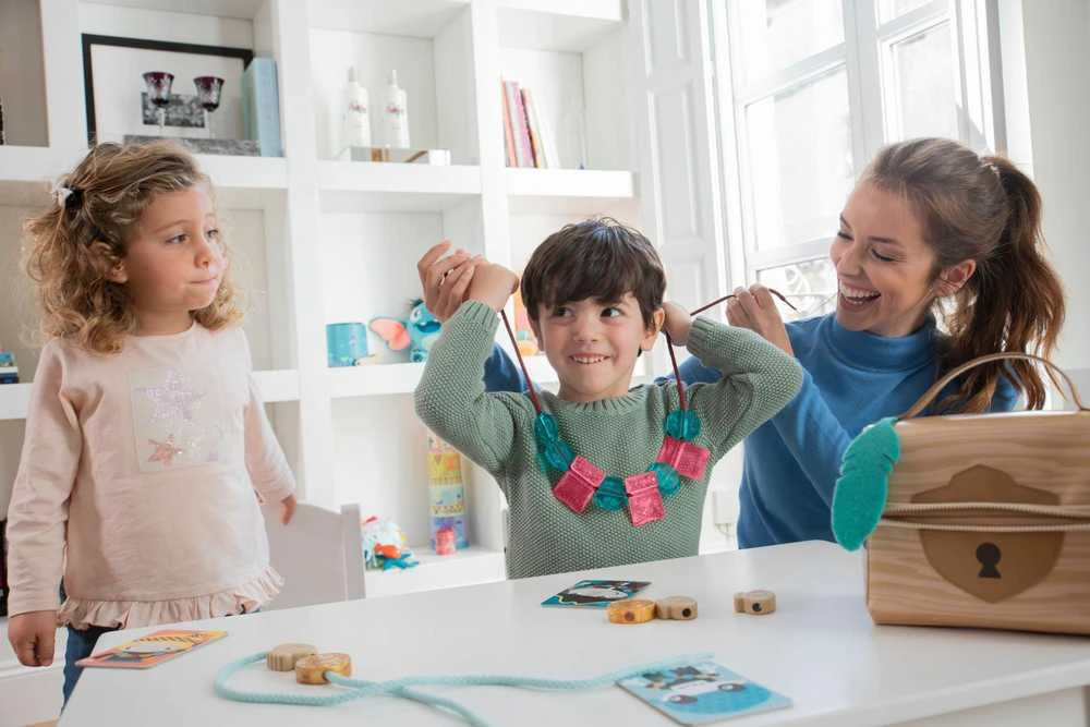 Miniland Edukacinis žaislas - sriegimo rinkinys, 32 elementai