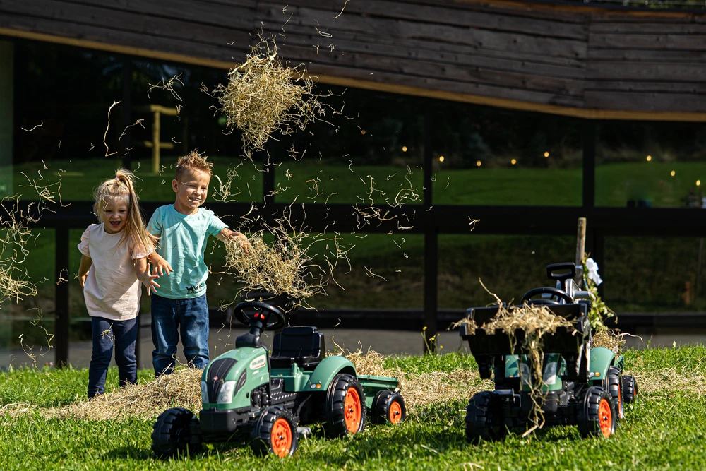 Pedalinis traktorius–ekskavatorius su priekaba FALK Farm Lander