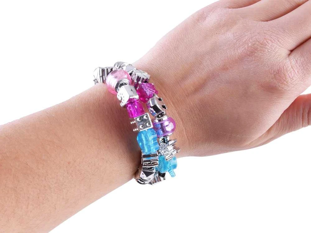 Jokomisiada Karoliukai daro apyrankes Charms