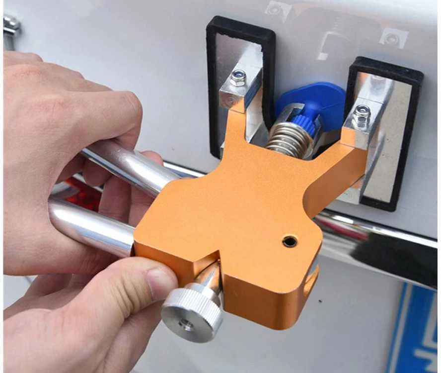 Automobilio kėbulo įlenkimų šalinimo rinkinys