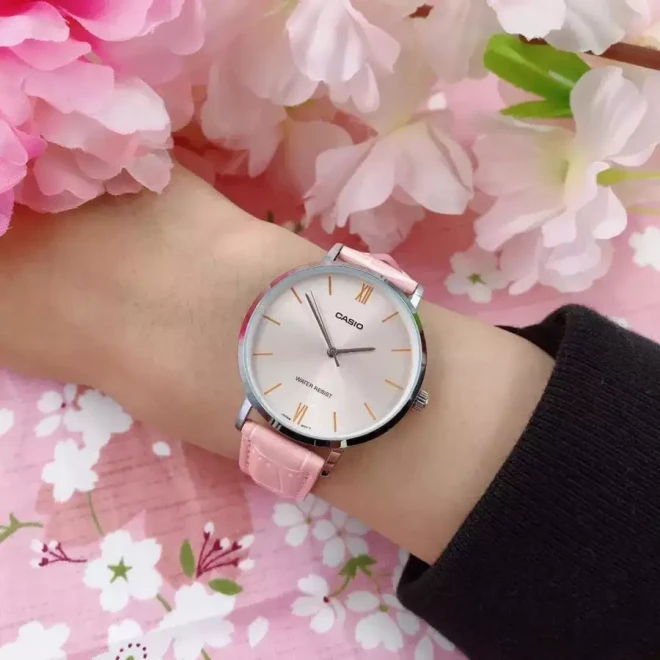Casio LTP-VT01L-4B moteriškas laikrodis + dėžutė