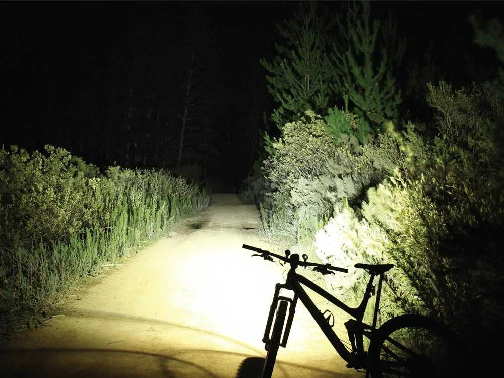 Dviračio lempa su LED Cree XM-L T6 ir Powerbank funkcija