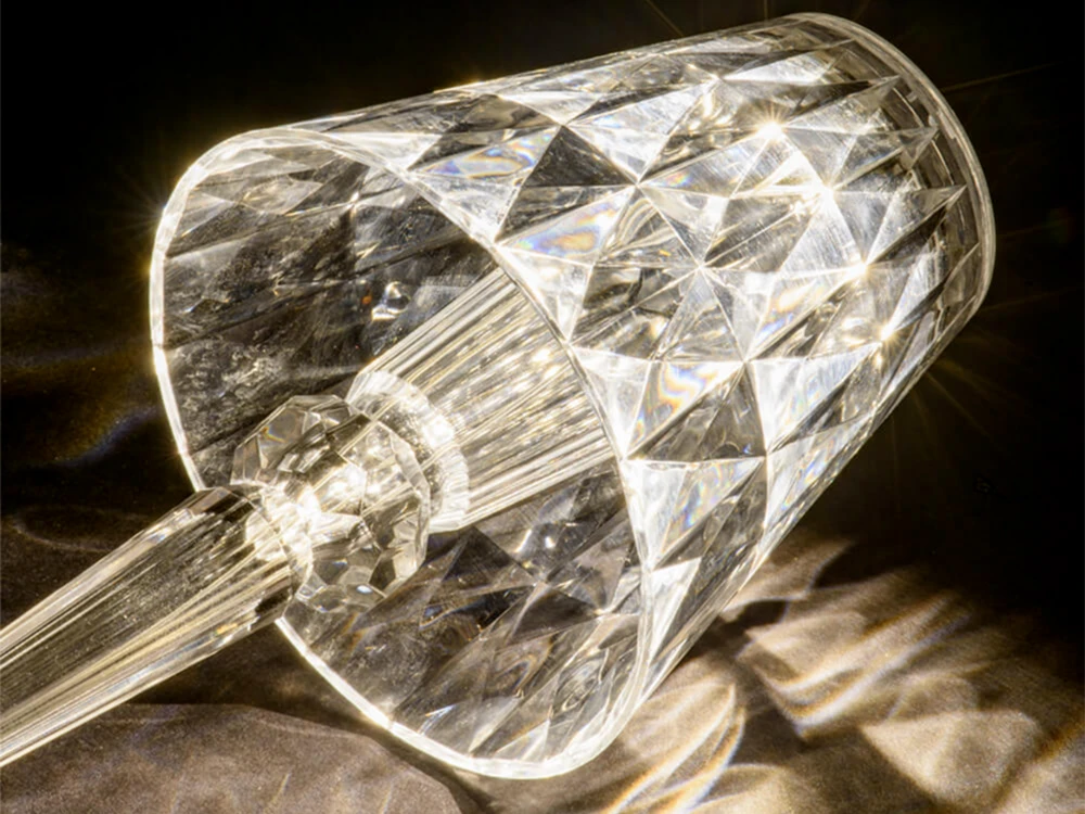 Stalinis naktinis šviestuvas su LED RGB apšvietimu ir nuotolinio valdymo pulteliu